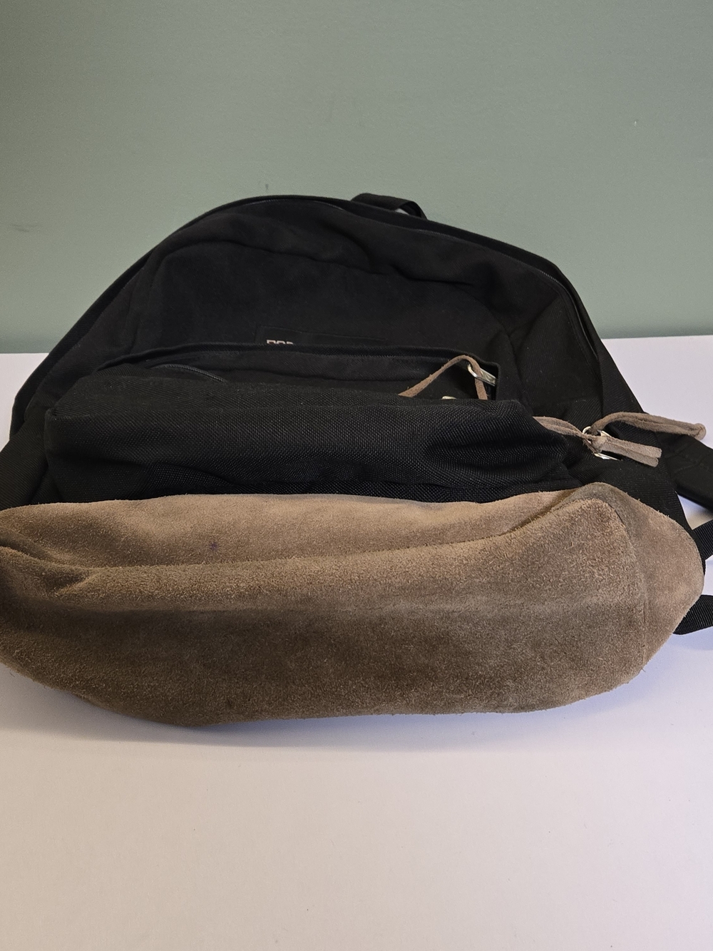 JanSport Right Pack Backpack - Classic Black with Suede Leather Bottom - Picture 4 of 8